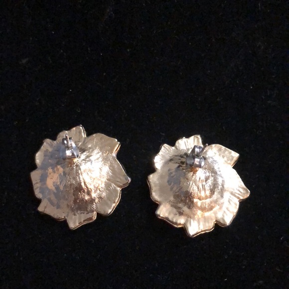 Vintage Flower Earrings - Picture 3 of 4